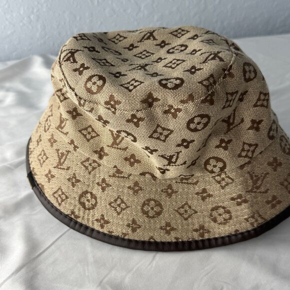 Louis Vuitton Cotton Bucket Hat Beige & Brown Leather Trim Logo 2 3/4” Brim - Picture 5 of 12